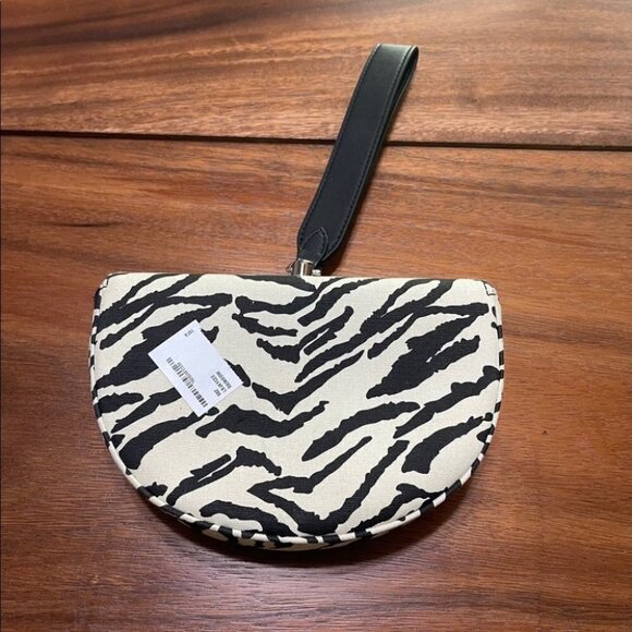 Who What Wear Corey Clutch Animal Print - Picture 6 of 6